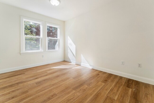 Building Photo - 27 Perrin St