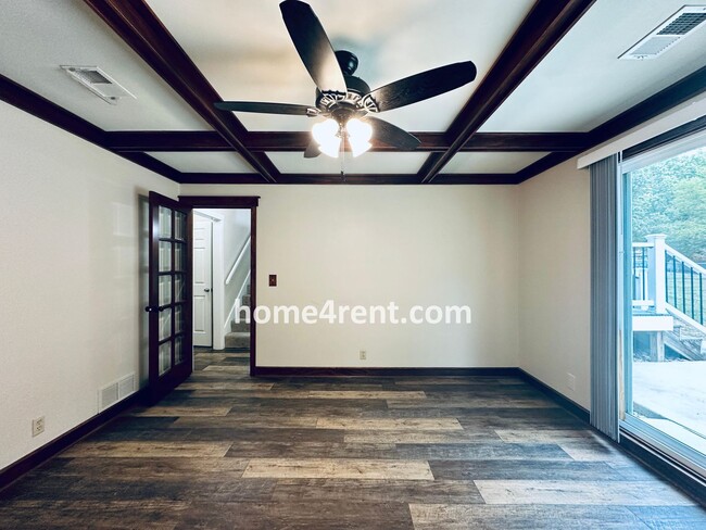 Building Photo - Wonderful Three Bedroom Olathe Home in a Q...