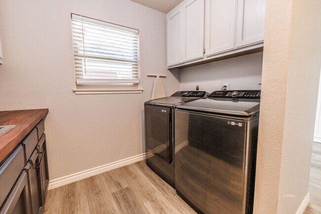Building Photo - Beautiful home for rent