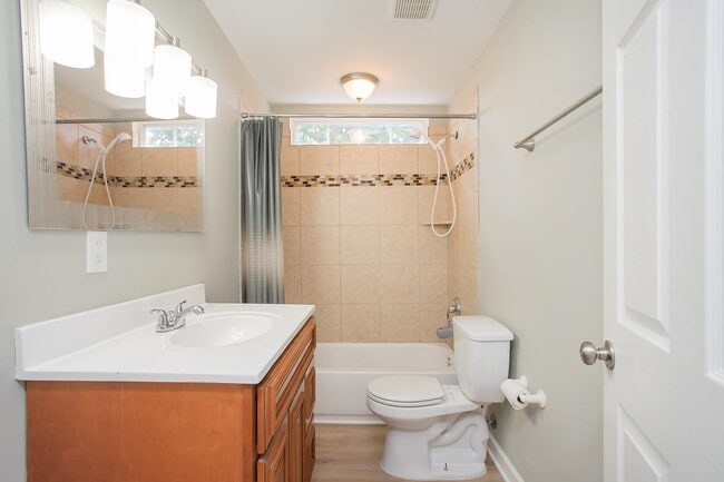 Building Photo - 1014 Douglas Ave