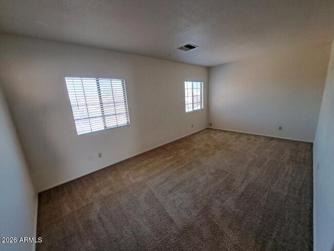 Building Photo - 98 E Evelyn Ln
