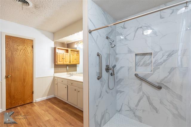 Building Photo - 3642 Hi-Vu Dr