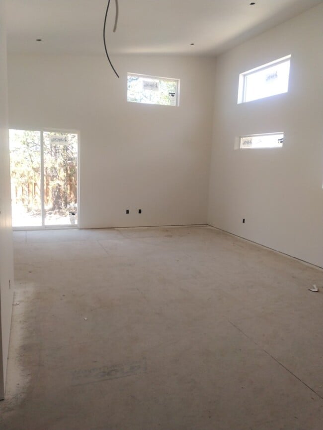 Building Photo - 16488 Bassett Dr