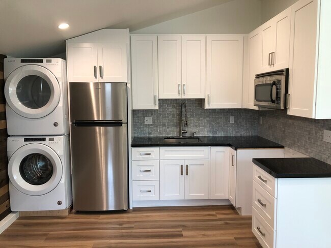 Building Photo - 7539 Royer Ave