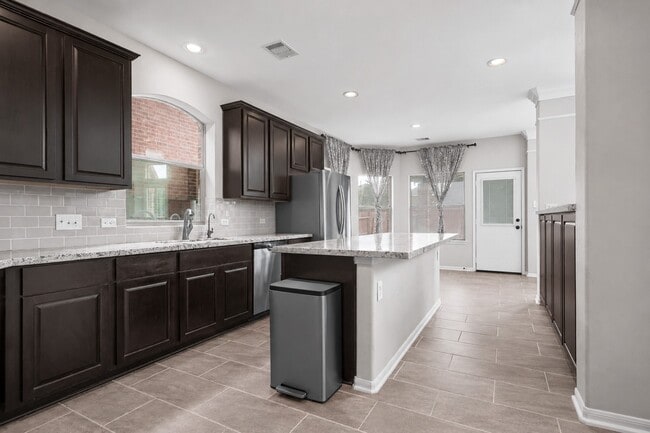 Building Photo - 3431 Pennington Trace Dr
