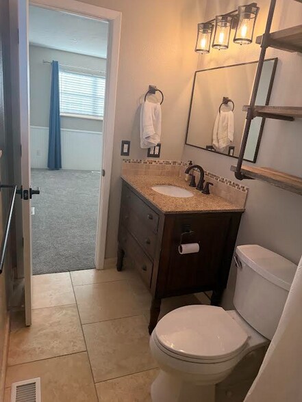 Building Photo - 1002 Barbi Ct