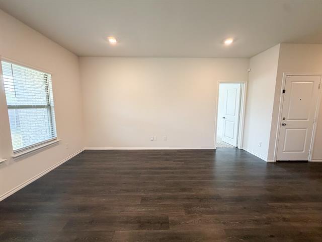 Building Photo - 264 Thoroughbred St