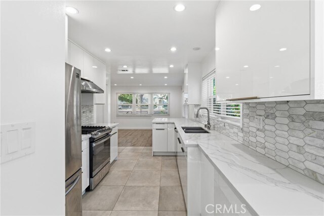 Building Photo - 2510 Paloma St