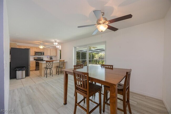 Building Photo - 2032 Coral Point Dr