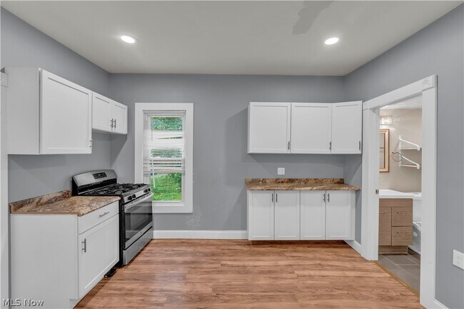 Building Photo - 3900 W 33rd St