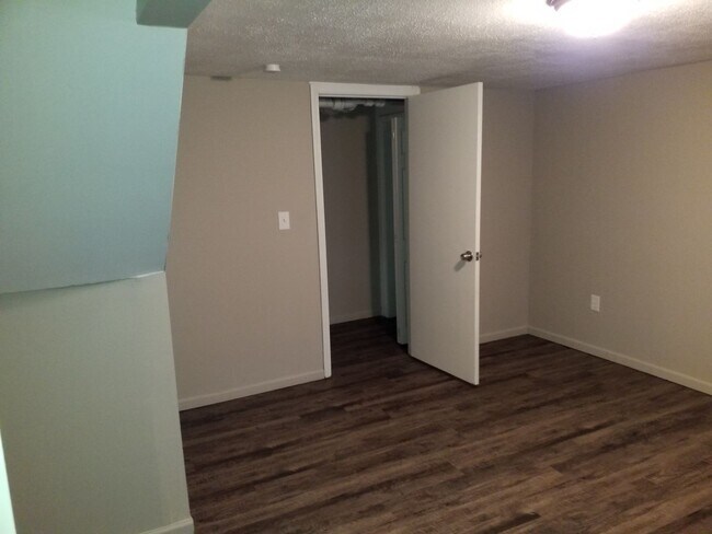 Building Photo - AVAILABLE NOW! Liberty Home 3 Bed 2 Bath 2...