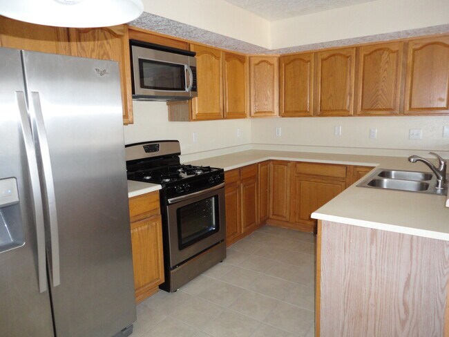 Building Photo - 6801 Augusta Hills Dr NE