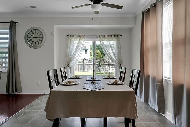 Building Photo - 334 Albrighton Way