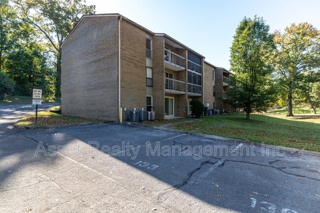 Building Photo - 407 Canberra Dr