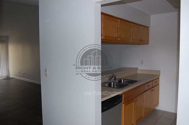 Building Photo - 2400 Barcelona Ct
