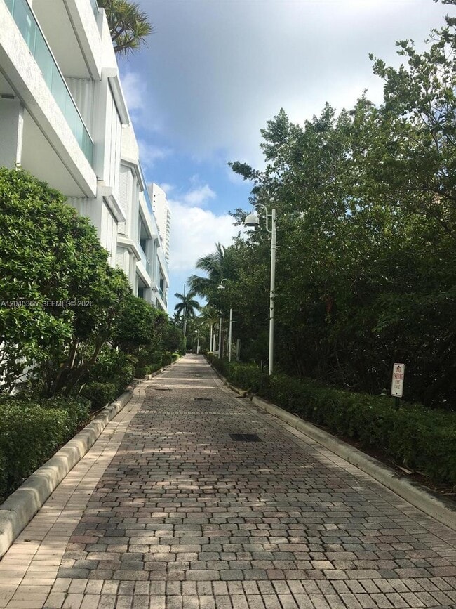 Building Photo - 16500 Collins Ave
