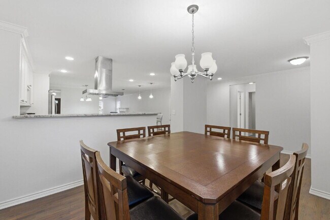 Building Photo - "Beautifully Maintained 3-Bedroom, 3-Bath Gem with Modern Updates, Spacious Living and Exceptiona...