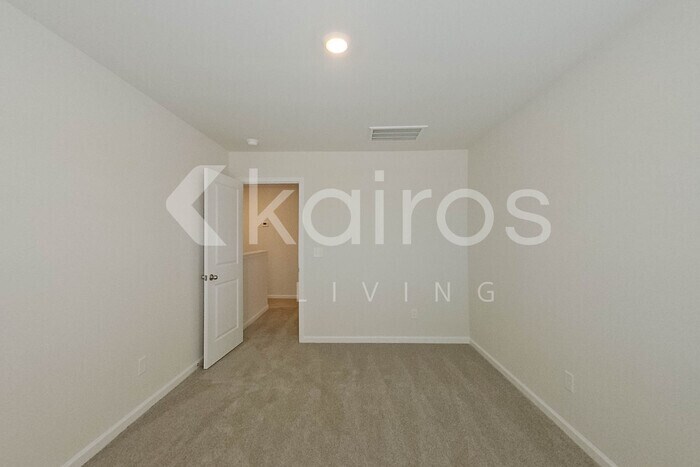 Building Photo - 2167 Banyon Cir