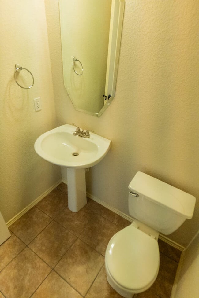 Building Photo - 404 Grisham Dr