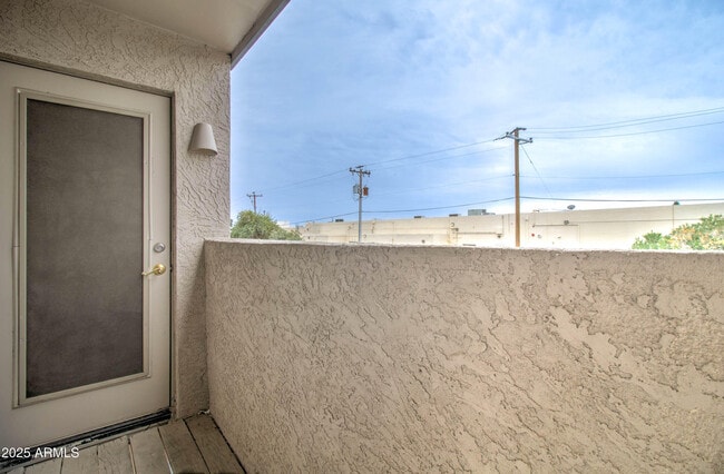 Building Photo - 2311 E Hartford Ave