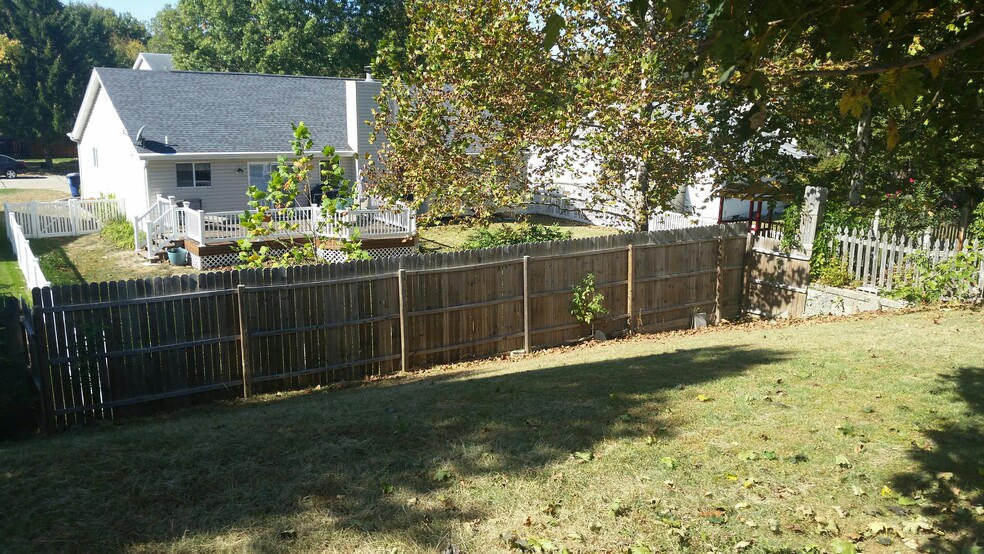 Building Photo - 1225 Crooked Creek Dr