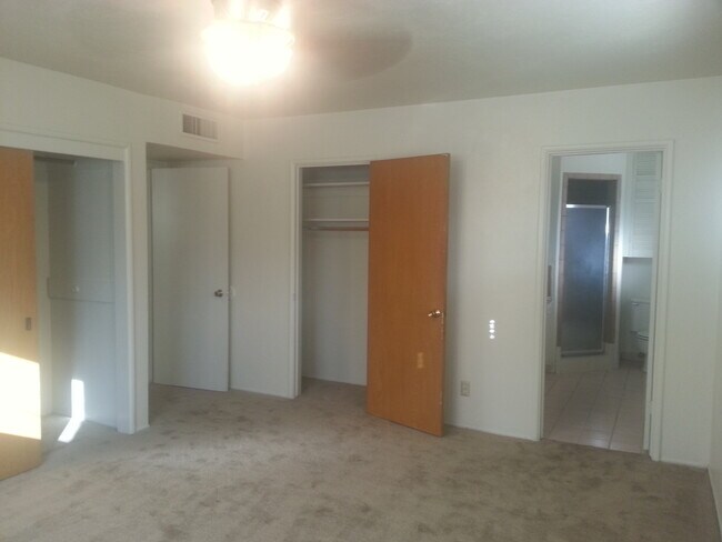 Building Photo - Contemporary Home with a pool near Bullard High School Fresno, CA