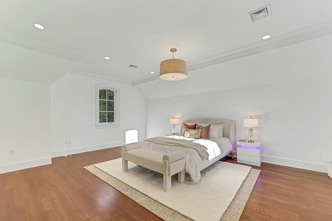 Building Photo - 373 Hardenburgh Ave