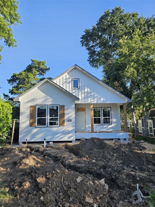 Building Photo - 615 Lettie St