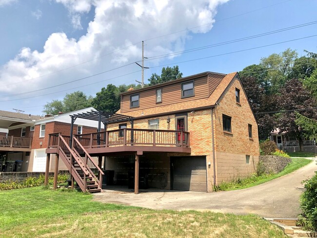 Building Photo - Perfectly Located 3 Bedroom W/ 2 Full Bathroom Home In Heart of North Allegheny School District