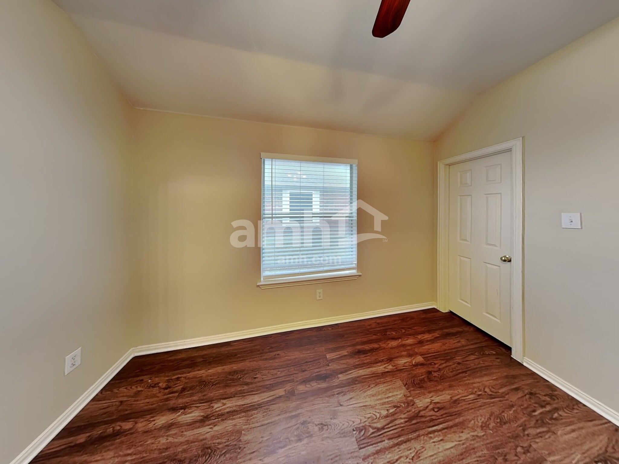 Building Photo - 2430 Fieldcrest Dr