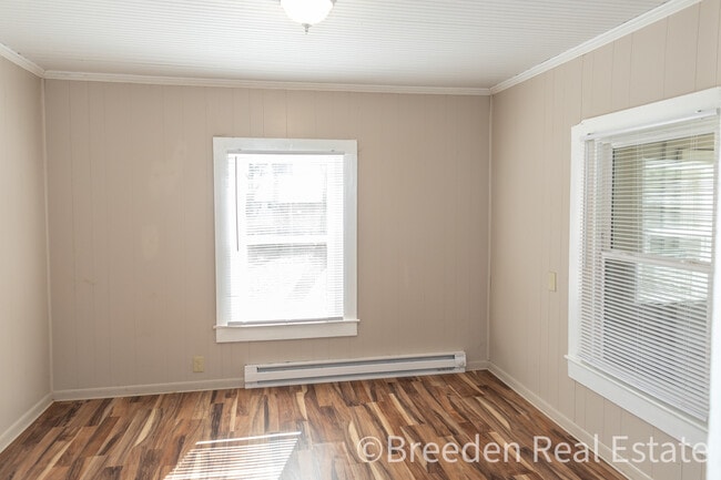 Building Photo - 928 Fairview Dr SW