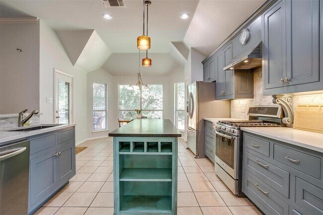 Building Photo - 750 Shady Tree Ct