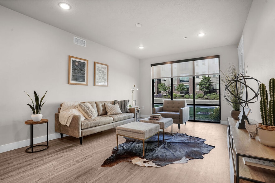 Building Photo - Gardner Station