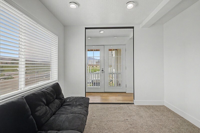 Building Photo - 1531 W Stone Gate Dr