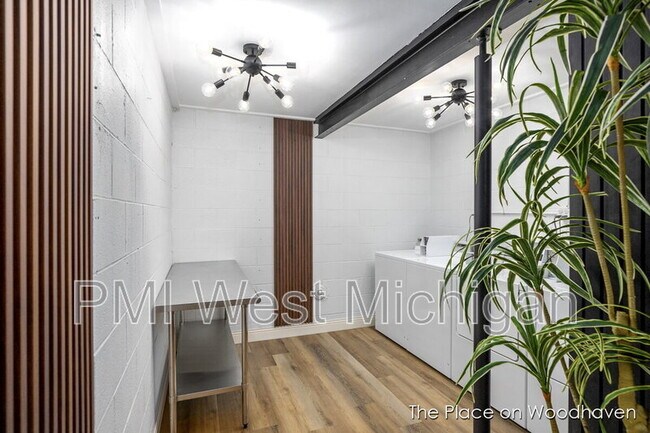 Building Photo - 8428 Woodhaven Dr SW