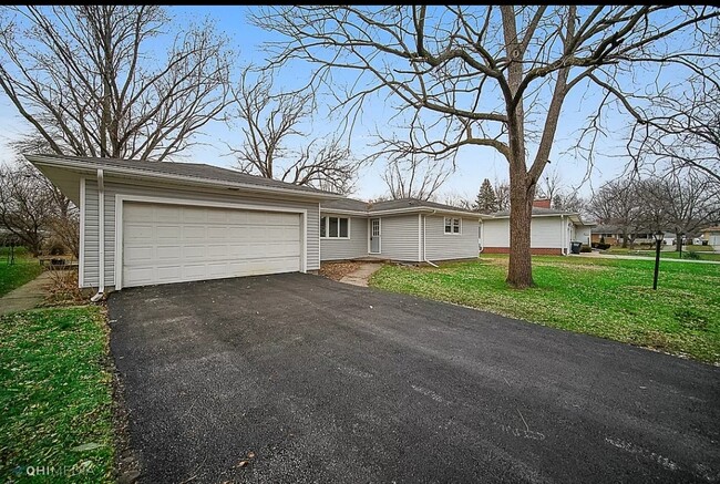 Primary Photo - 3336 N Manor Dr