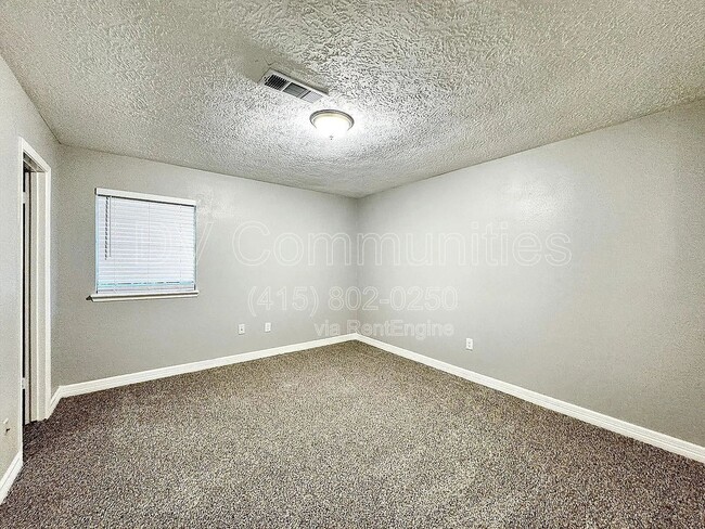 Building Photo - 4807 Country Club View