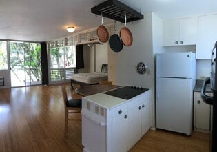 Building Photo - Fully Furnished spacious Studio, 1 Bath, 1...