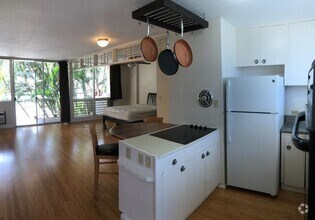 Building Photo - Fully Furnished spacious Studio, 1 Bath, 1...