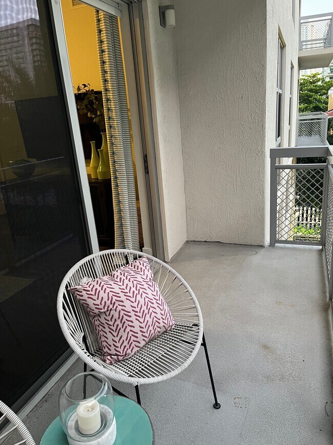 Building Photo - 455 NE 27th St