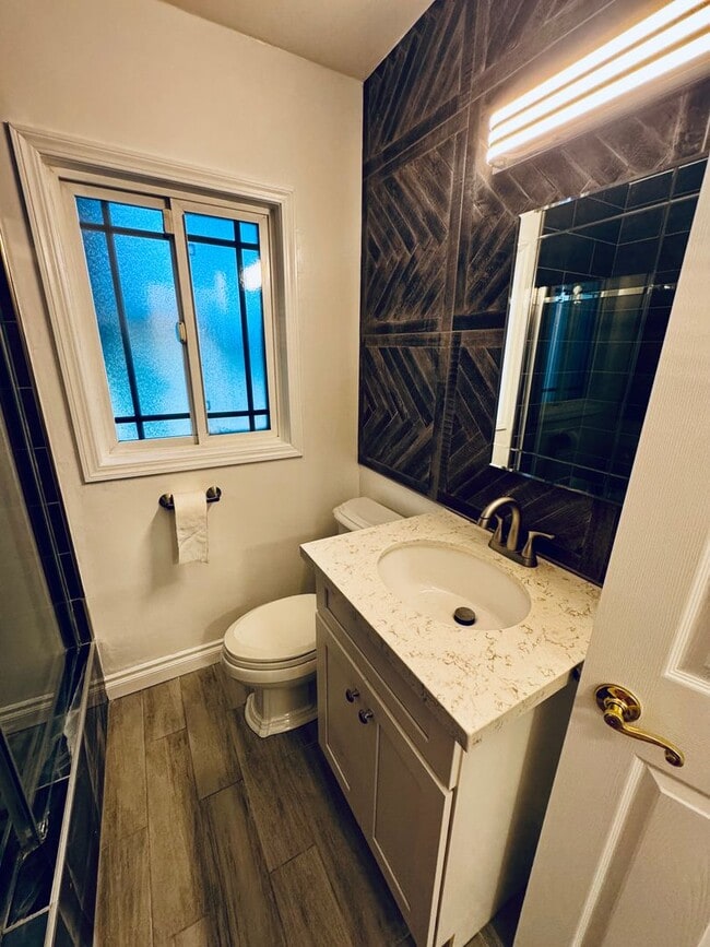 Building Photo - Three Bedroom Pool Home for Rent in Downey!