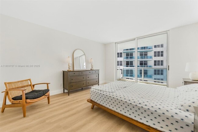Building Photo - 5151 Collins Ave