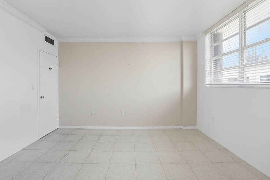 Bedroom - 800 West Ave