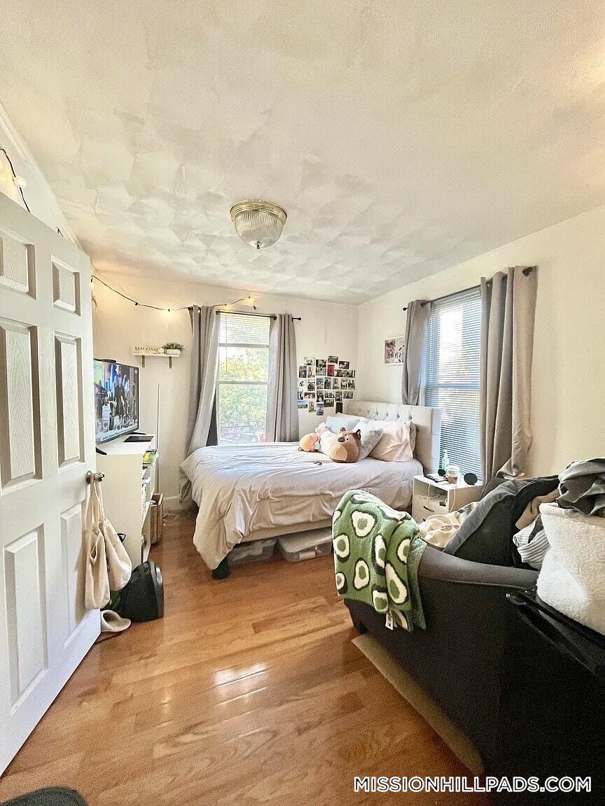 Building Photo - 205 Hillside St