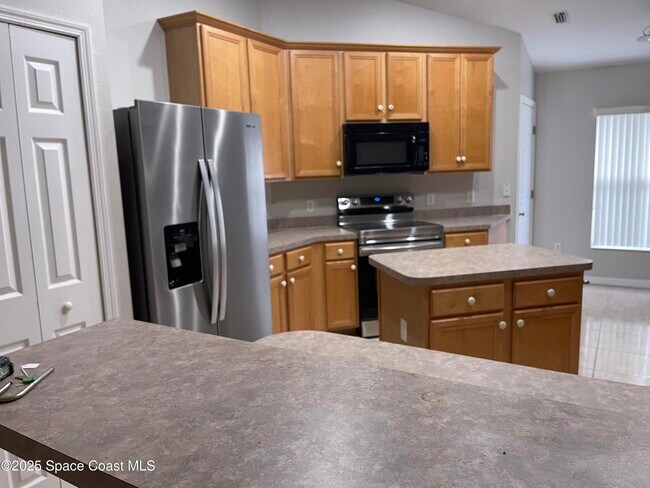 Building Photo - 1044 Sedgewood Cir