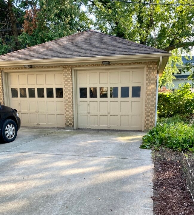 Garage - 824 S Monroe Ave