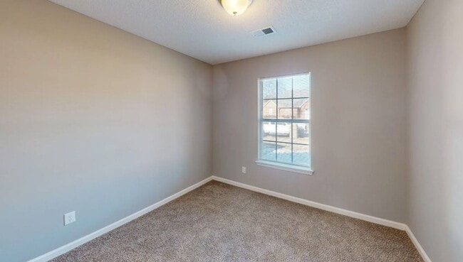 Building Photo - 6811 Skylar Mill Ave