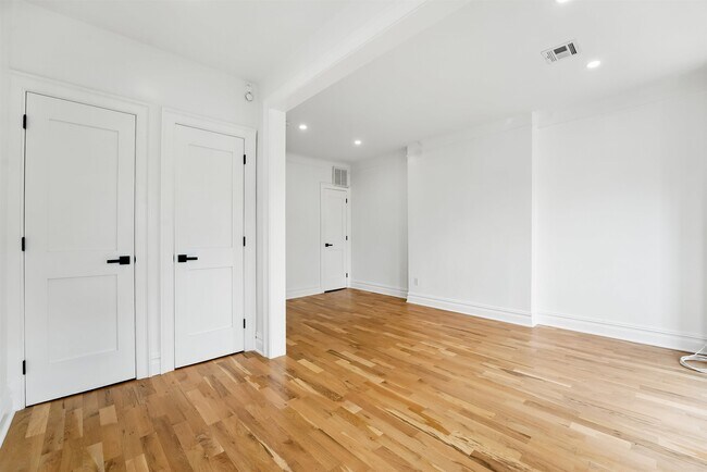 Building Photo - 52 Brinkerhoff St