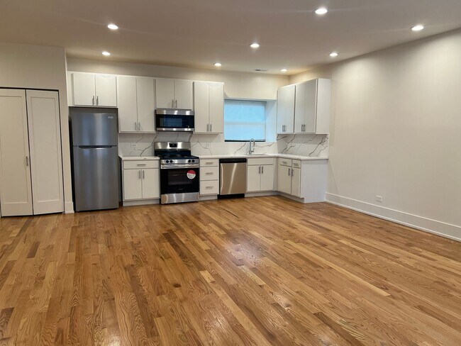 Building Photo - New Renovation 2 BR/2 BA right by the lake!