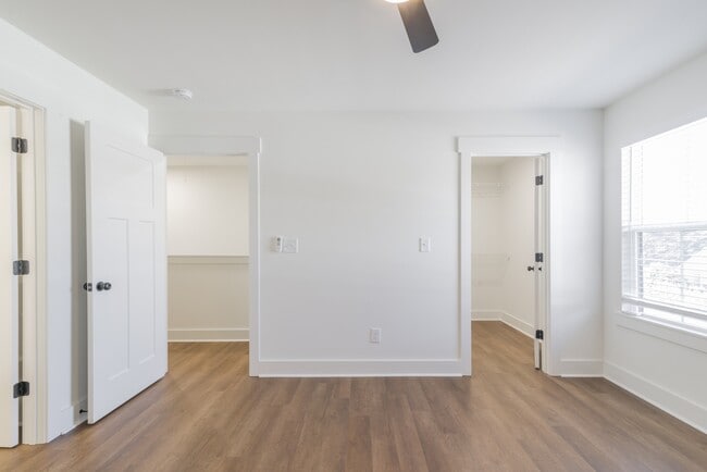 Building Photo - 404 Kirby Dr